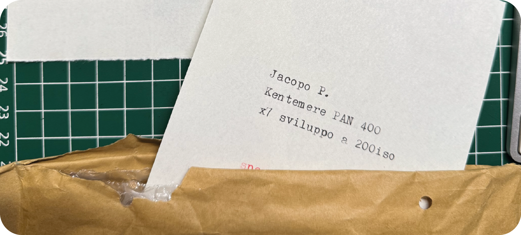 Forniamo anche un servizio di spedizione per le stampe e i negativi che ci sono stati fatti recapitare. 